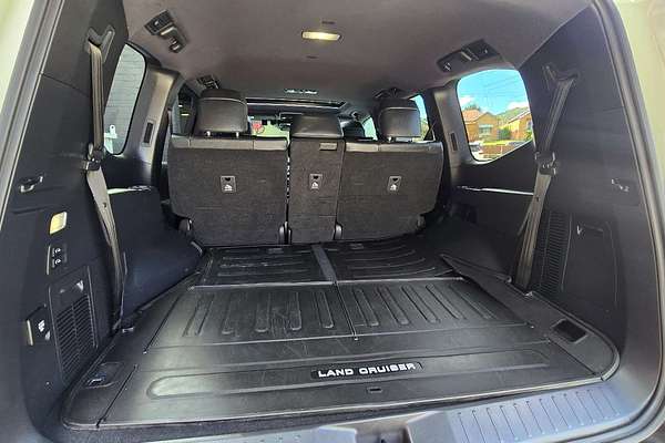 2022 Toyota Landcruiser Sahara FJA300R