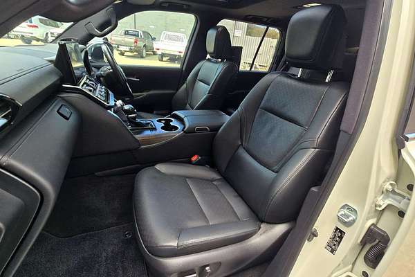 2022 Toyota Landcruiser Sahara FJA300R