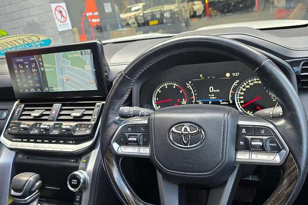 2022 Toyota Landcruiser Sahara FJA300R