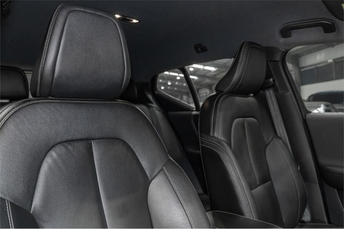 2019 Volvo XC40 T5 R-Design