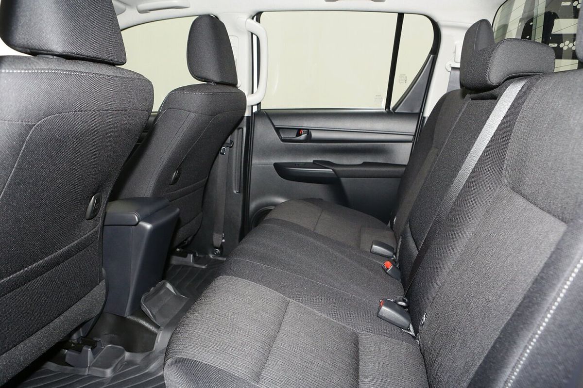 2025 Toyota Hilux SR GUN126R 4X4