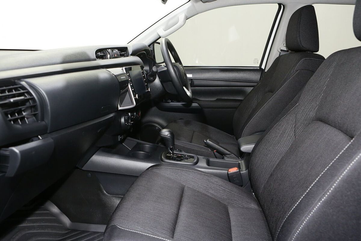 2025 Toyota Hilux SR GUN126R 4X4