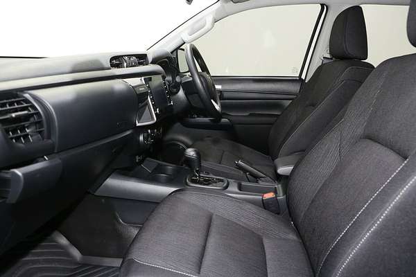 2025 Toyota Hilux SR GUN126R 4X4
