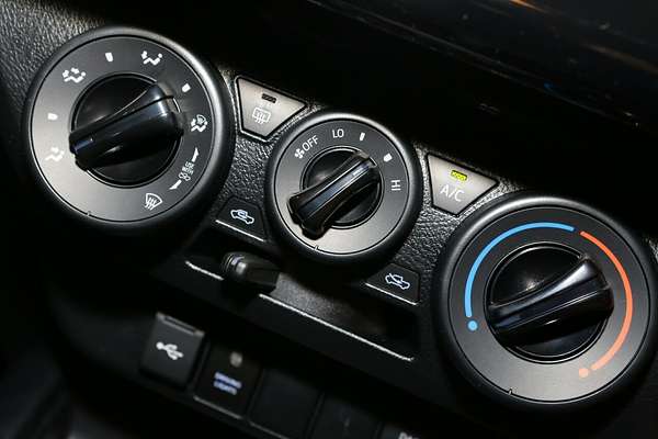 2025 Toyota Hilux SR GUN126R 4X4