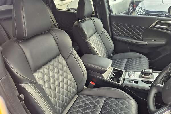 2023 Mitsubishi Outlander PHEV Exceed ZM