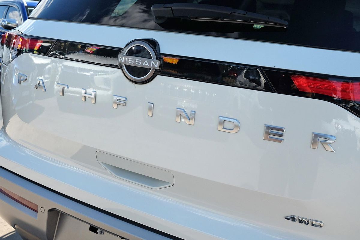 2023 Nissan Pathfinder Ti-L R53