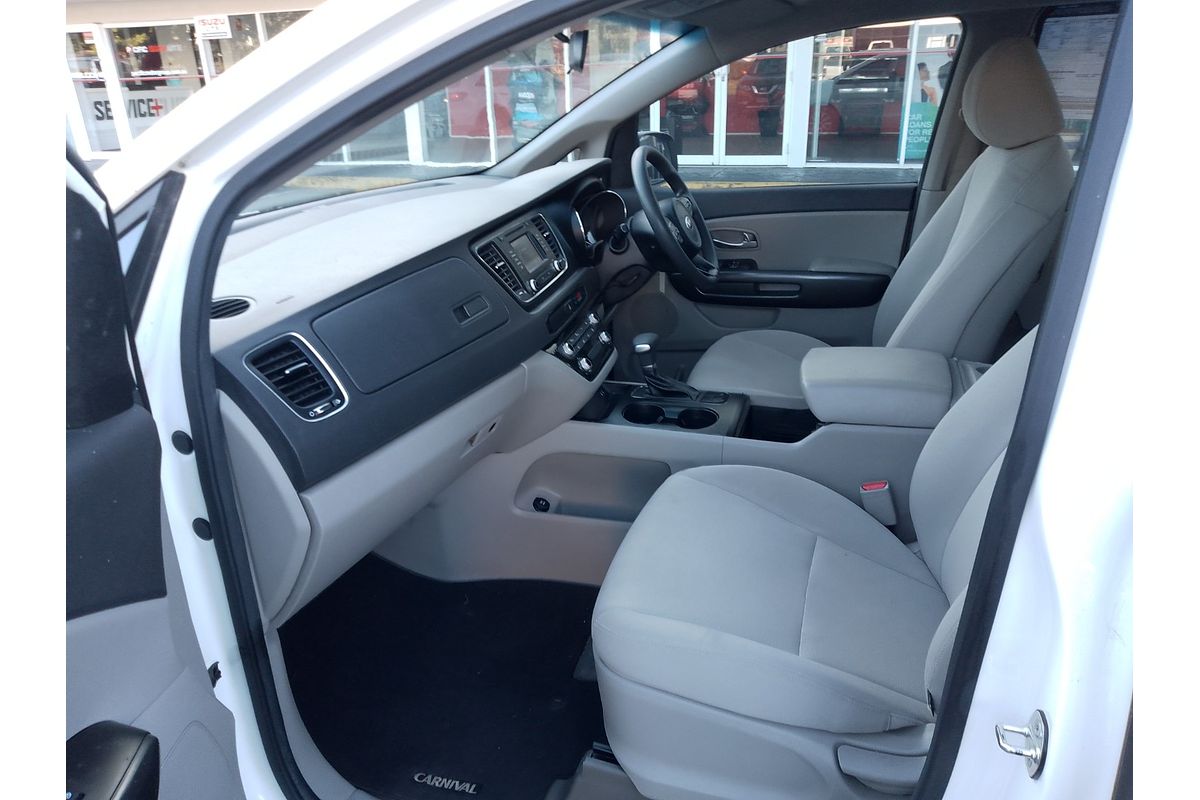 2017 Kia Carnival S YP