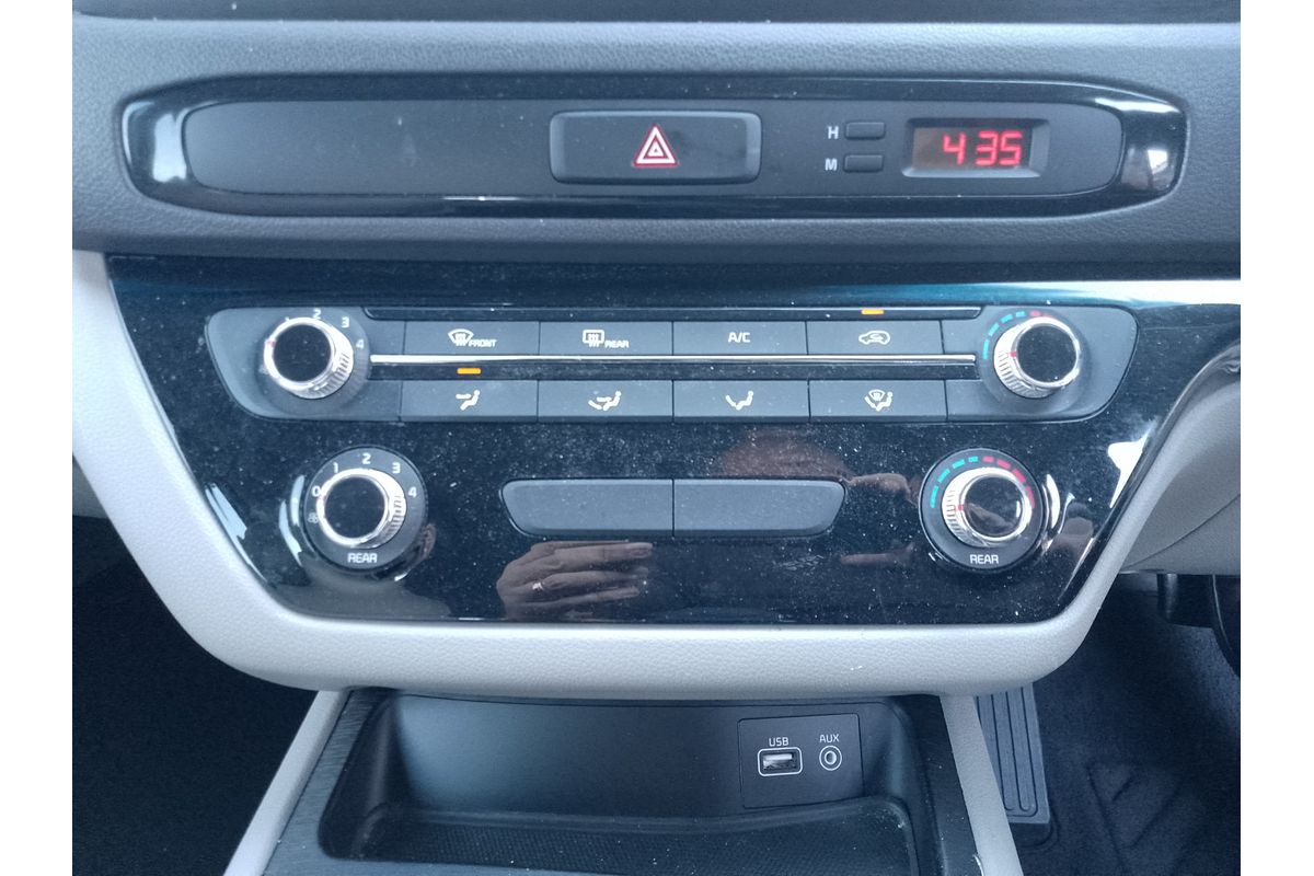 2017 Kia Carnival S YP