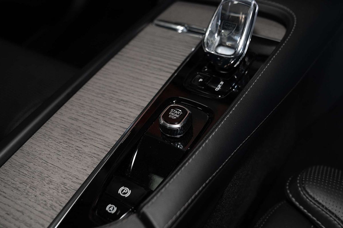 2023 Volvo XC90 Ultimate B6 Bright
