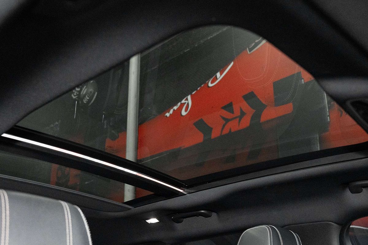 2019 Land Rover Range Rover Velar P250 R-Dynamic S L560