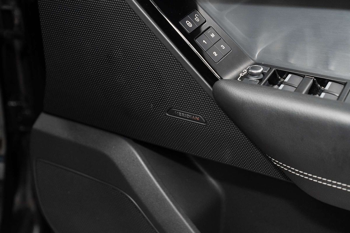 2019 Land Rover Range Rover Velar P250 R-Dynamic S L560