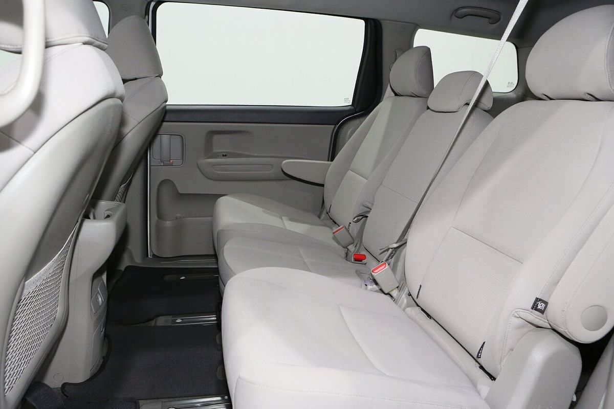 2017 Kia Carnival SLi YP