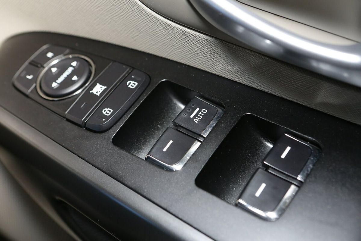 2017 Kia Carnival SLi YP