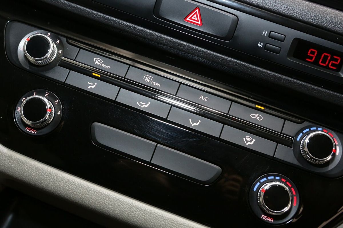 2017 Kia Carnival SLi YP