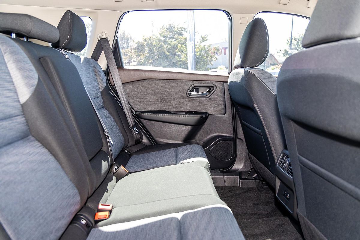 2024 Nissan X-TRAIL ST T33