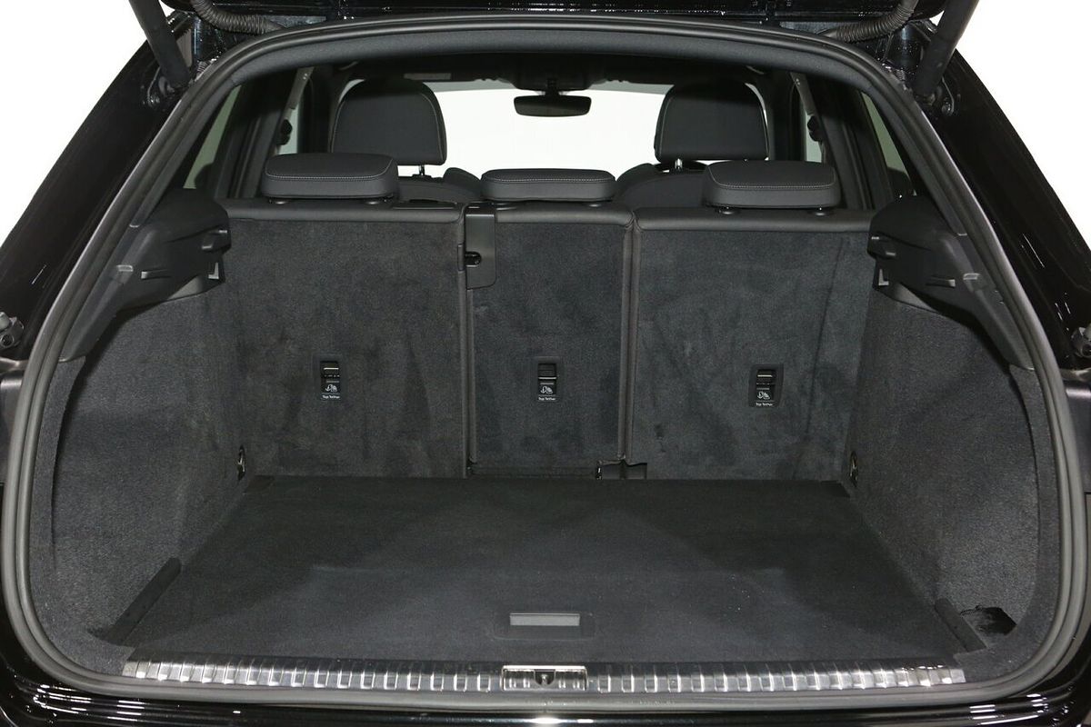 2020 Audi Q3 40 TFSI S line F3