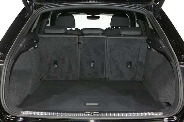 2020 Audi Q3 40 TFSI S line F3