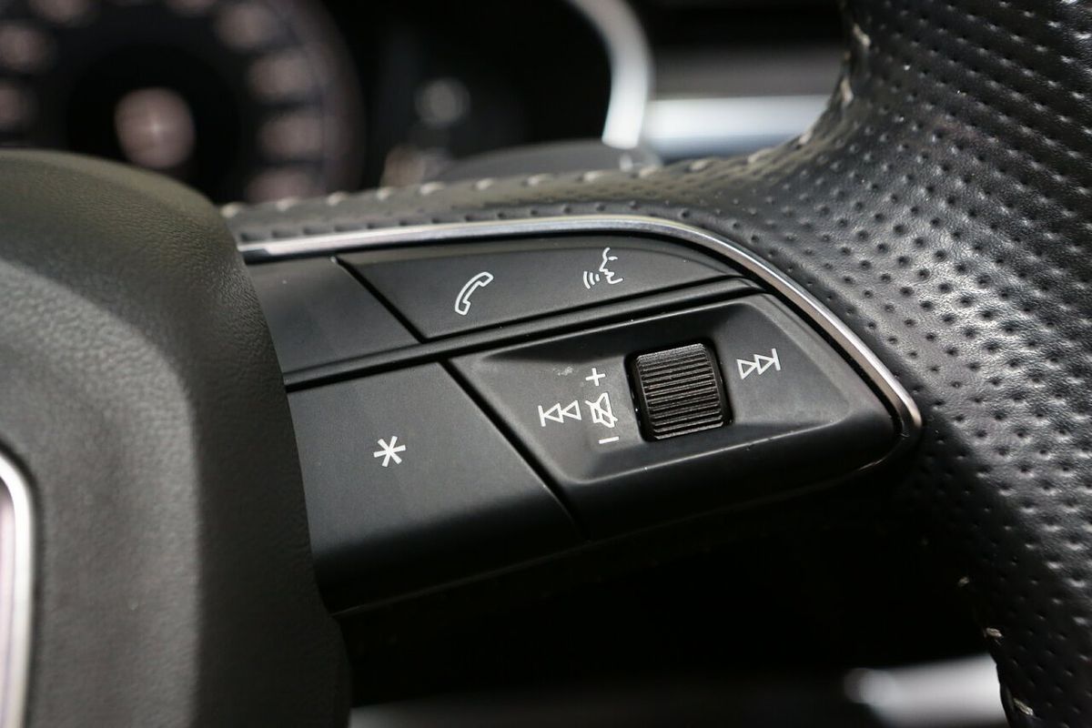 2020 Audi Q3 40 TFSI S line F3