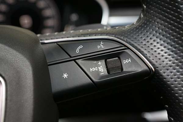 2020 Audi Q3 40 TFSI S line F3