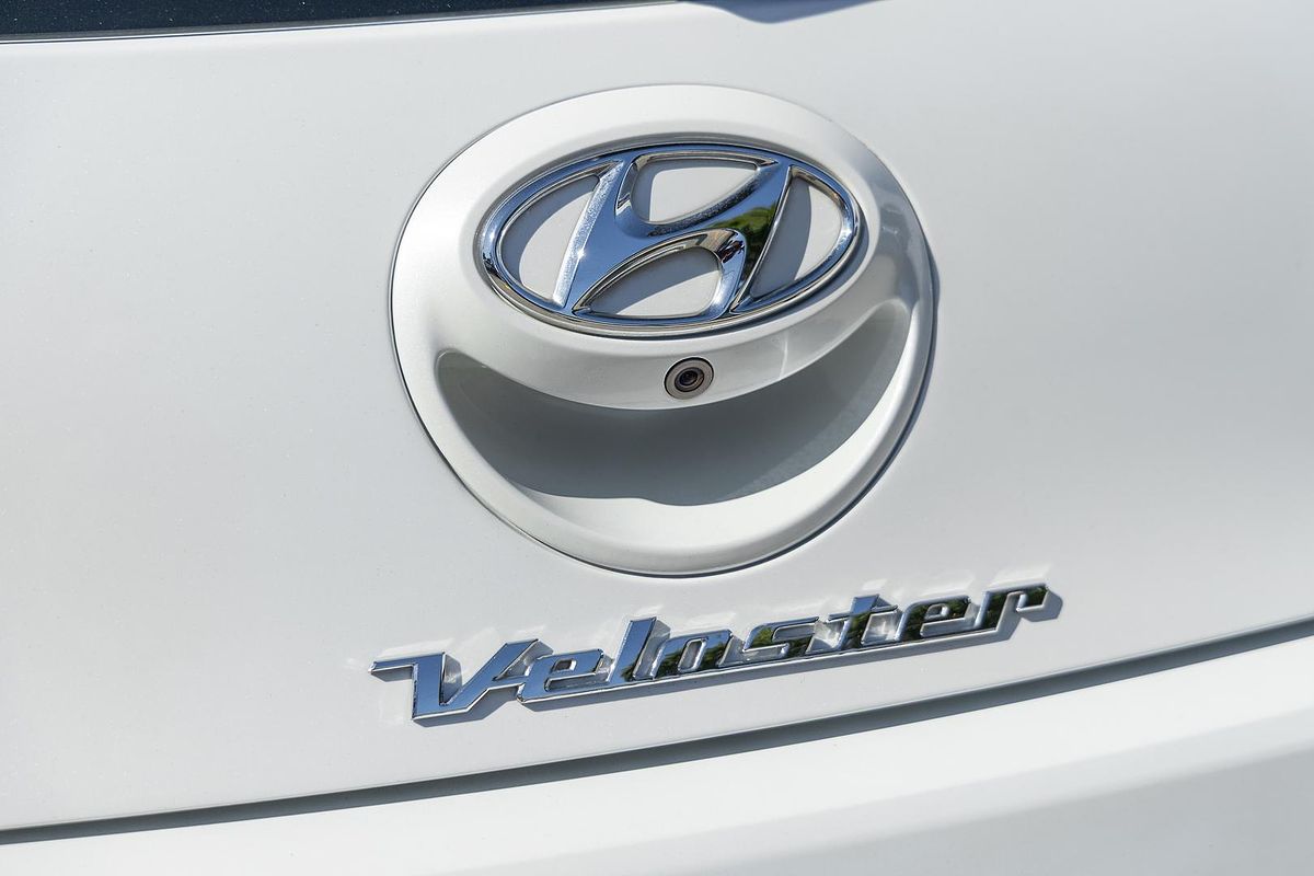 2015 Hyundai Veloster SR Turbo + FS4 Series II