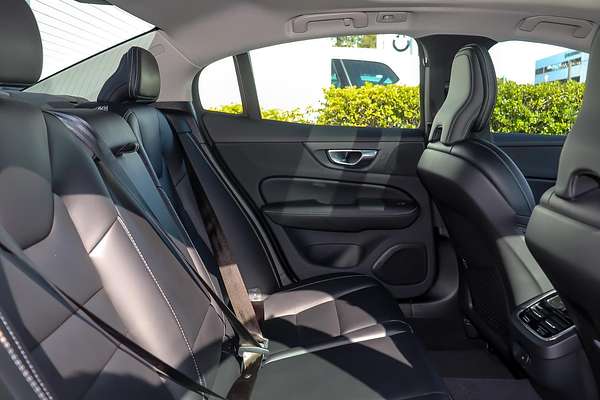 2022 Volvo S60 Ultimate B5 Bright