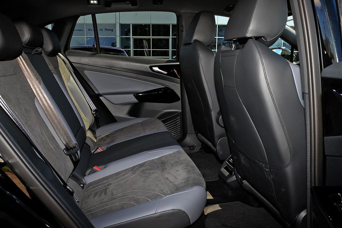 2025 Volkswagen ID.5 Pro E2