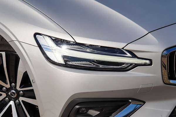 2022 Volvo S60 Ultimate B5 Bright