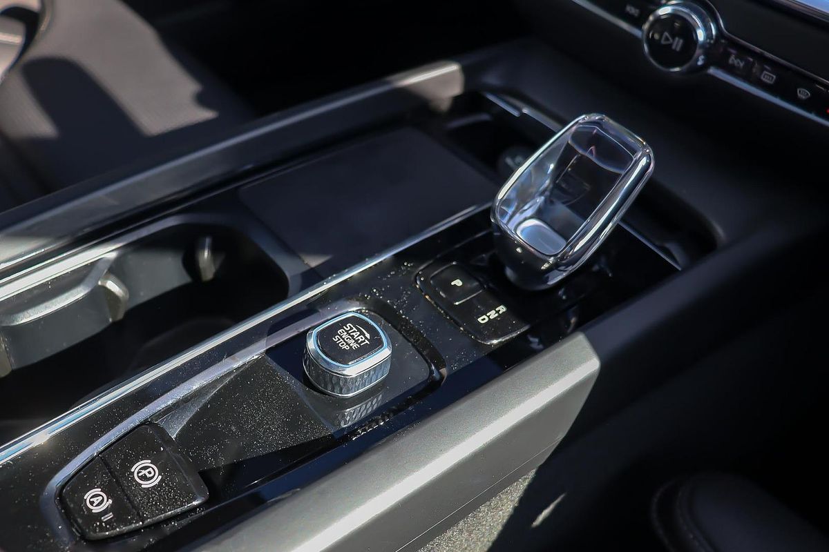 2022 Volvo S60 Ultimate B5 Bright