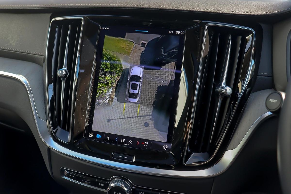 2022 Volvo S60 Ultimate B5 Bright