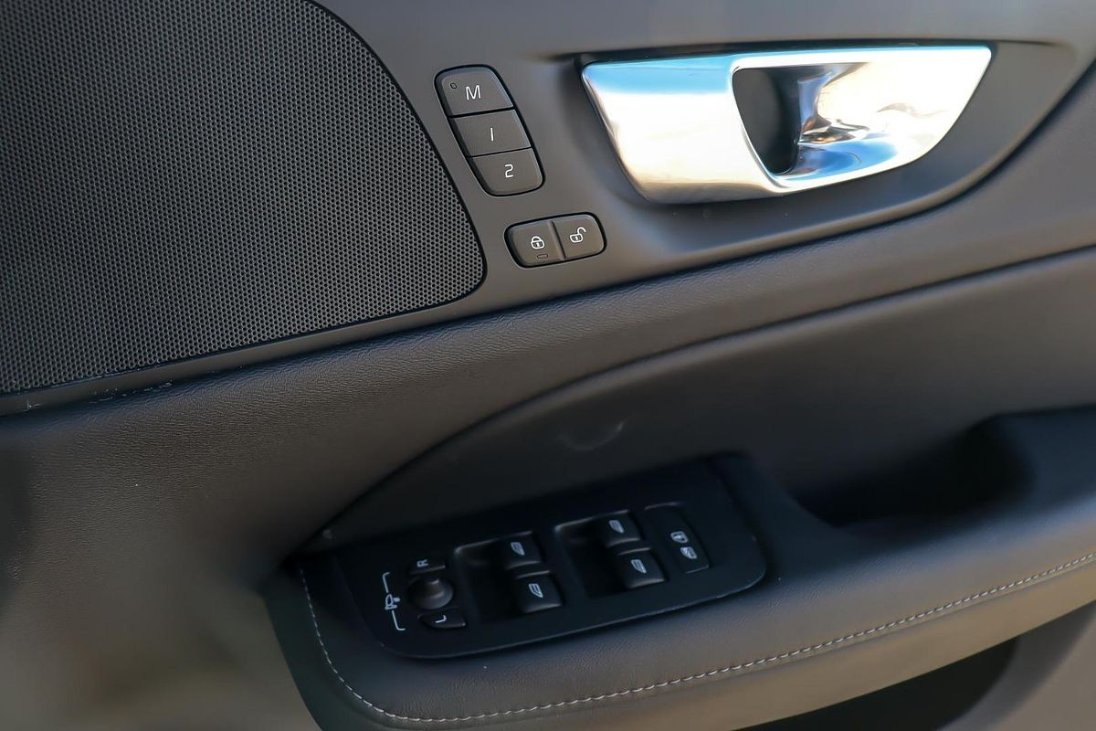 2022 Volvo S60 Ultimate B5 Bright