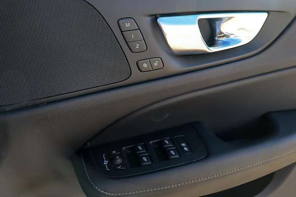 2022 Volvo S60 Ultimate B5 Bright