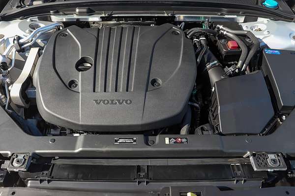 2022 Volvo S60 Ultimate B5 Bright
