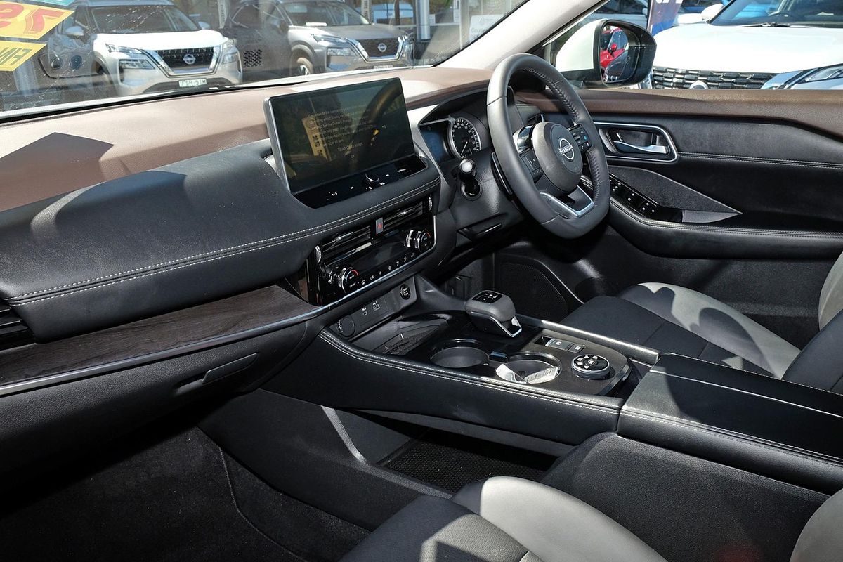 2024 Nissan X-TRAIL ST-L T33