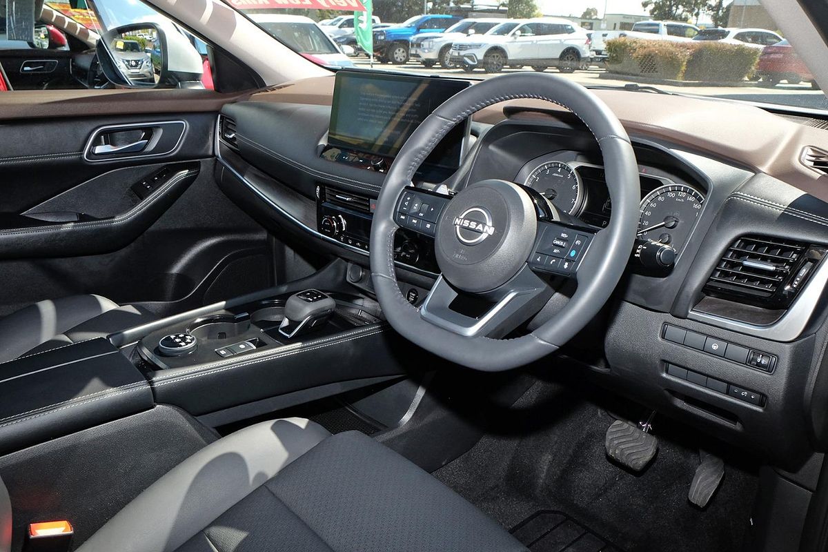 2024 Nissan X-TRAIL ST-L T33