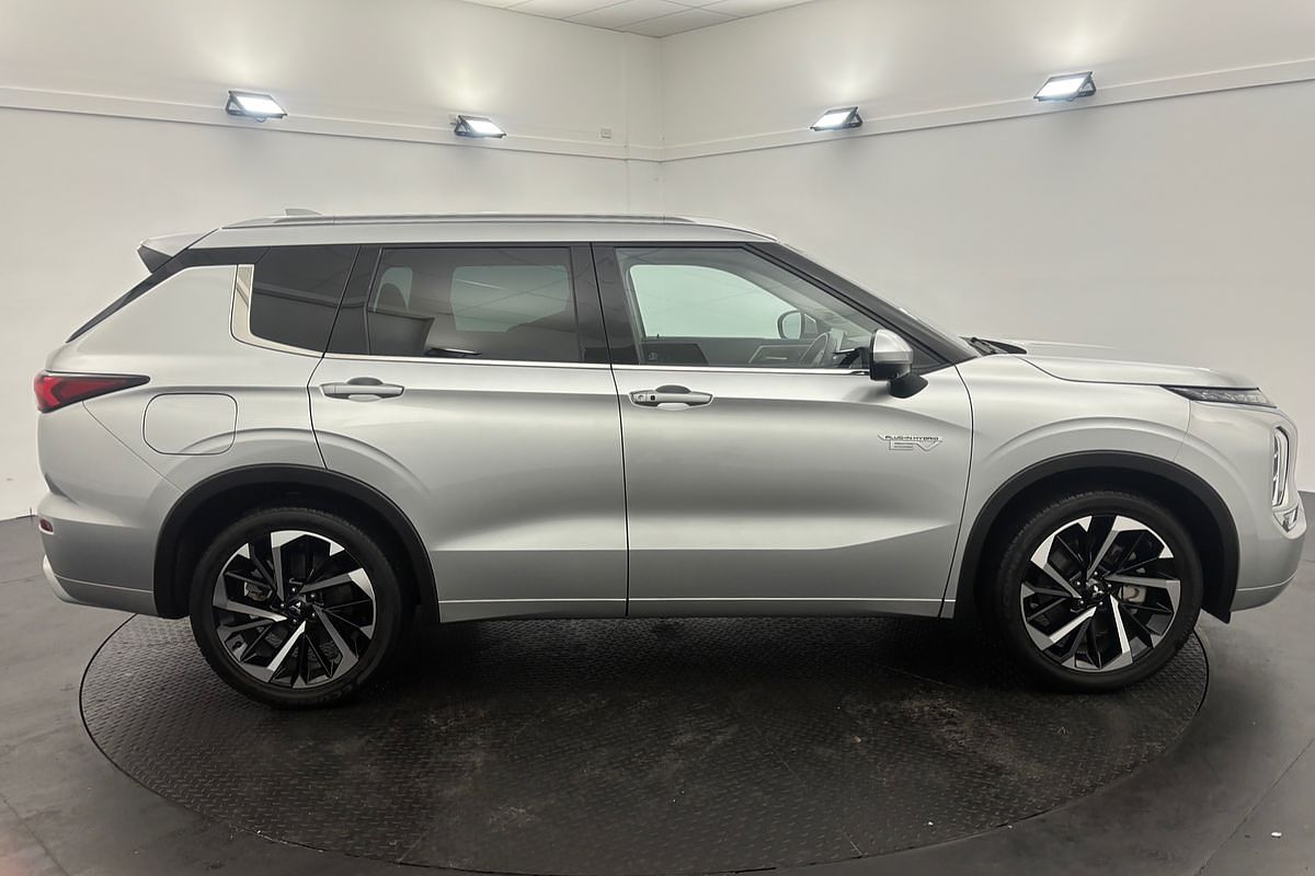 2022 Mitsubishi Outlander PHEV Exceed ZM