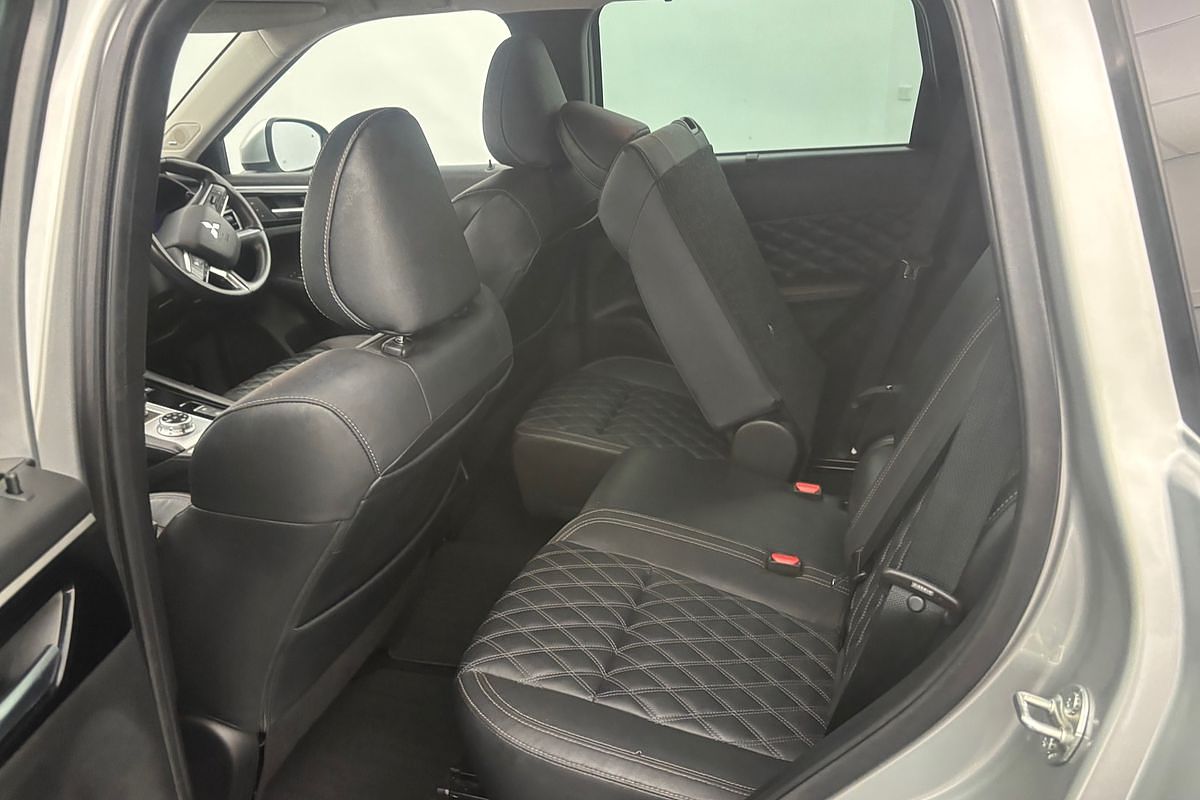 2022 Mitsubishi Outlander PHEV Exceed ZM