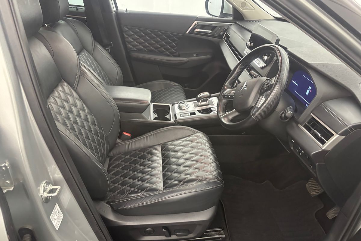 2022 Mitsubishi Outlander PHEV Exceed ZM