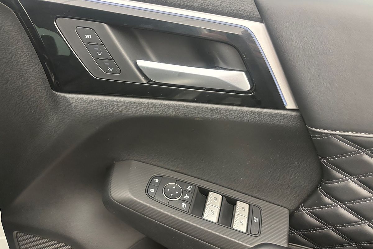 2022 Mitsubishi Outlander PHEV Exceed ZM