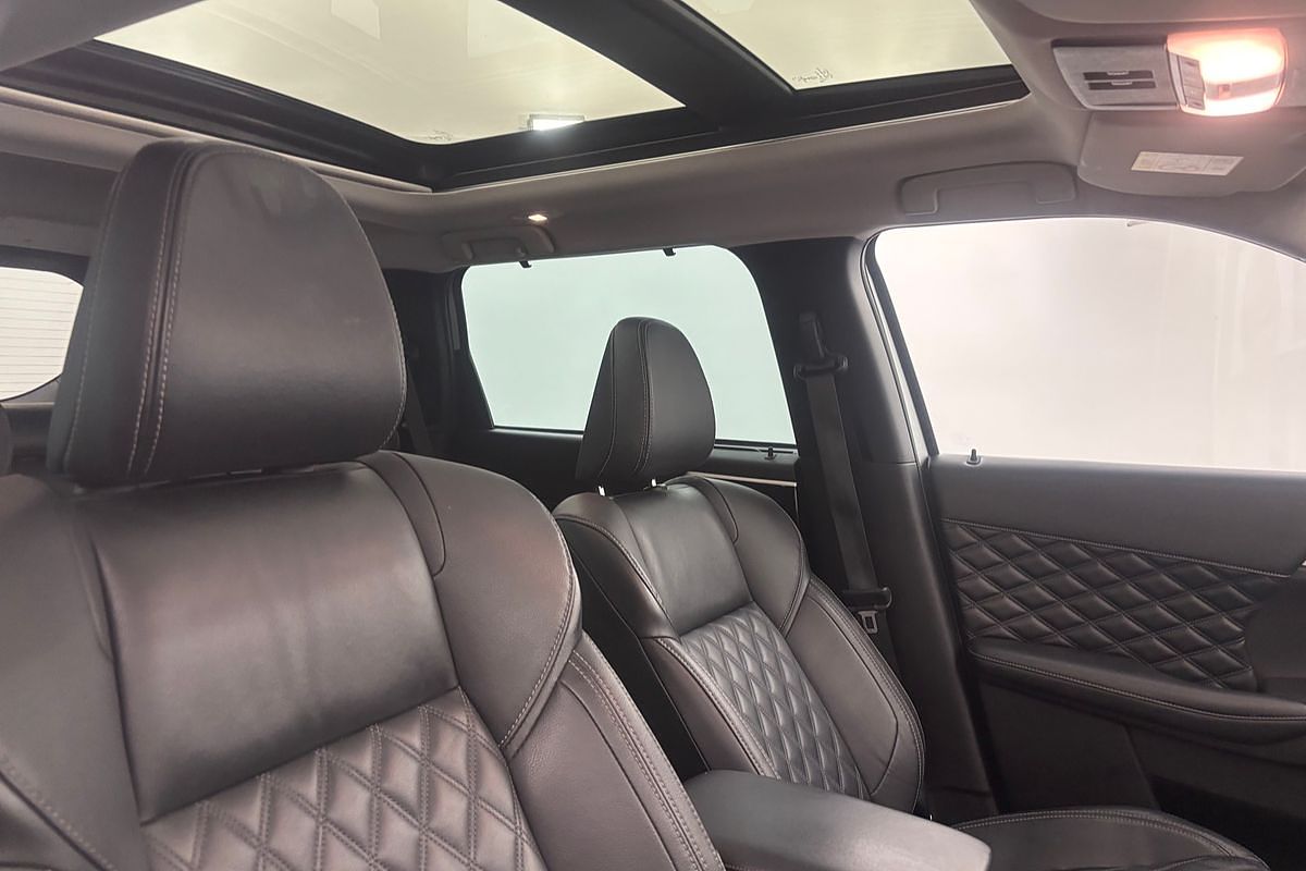 2022 Mitsubishi Outlander PHEV Exceed ZM