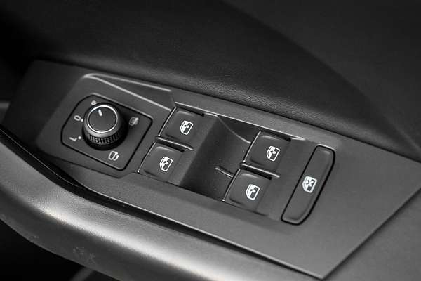 2025 Volkswagen T-Cross 85TSI R-Line D31