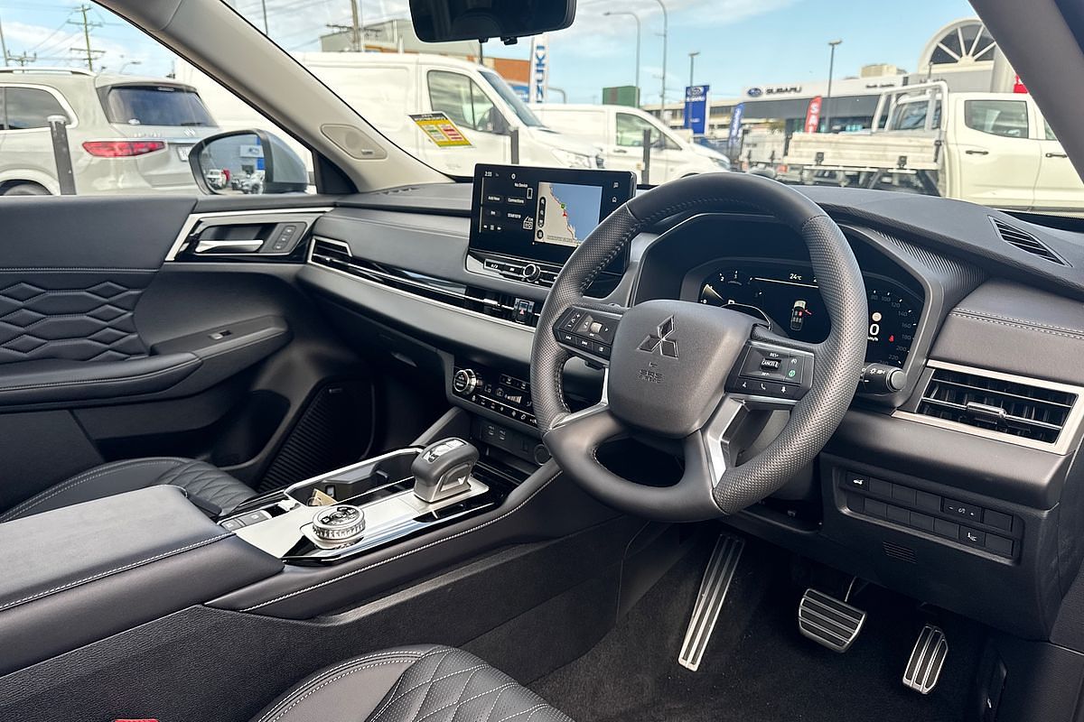 2025 Mitsubishi Outlander Exceed ZM