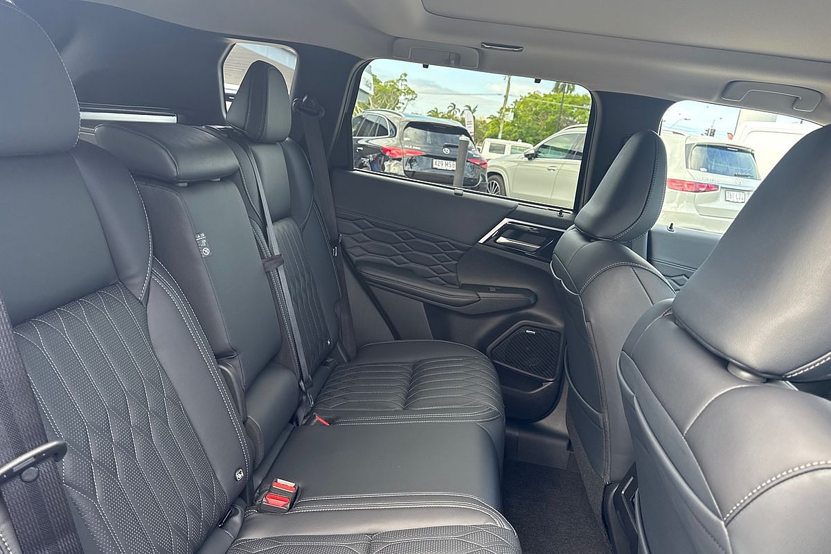 2025 Mitsubishi Outlander Exceed ZM