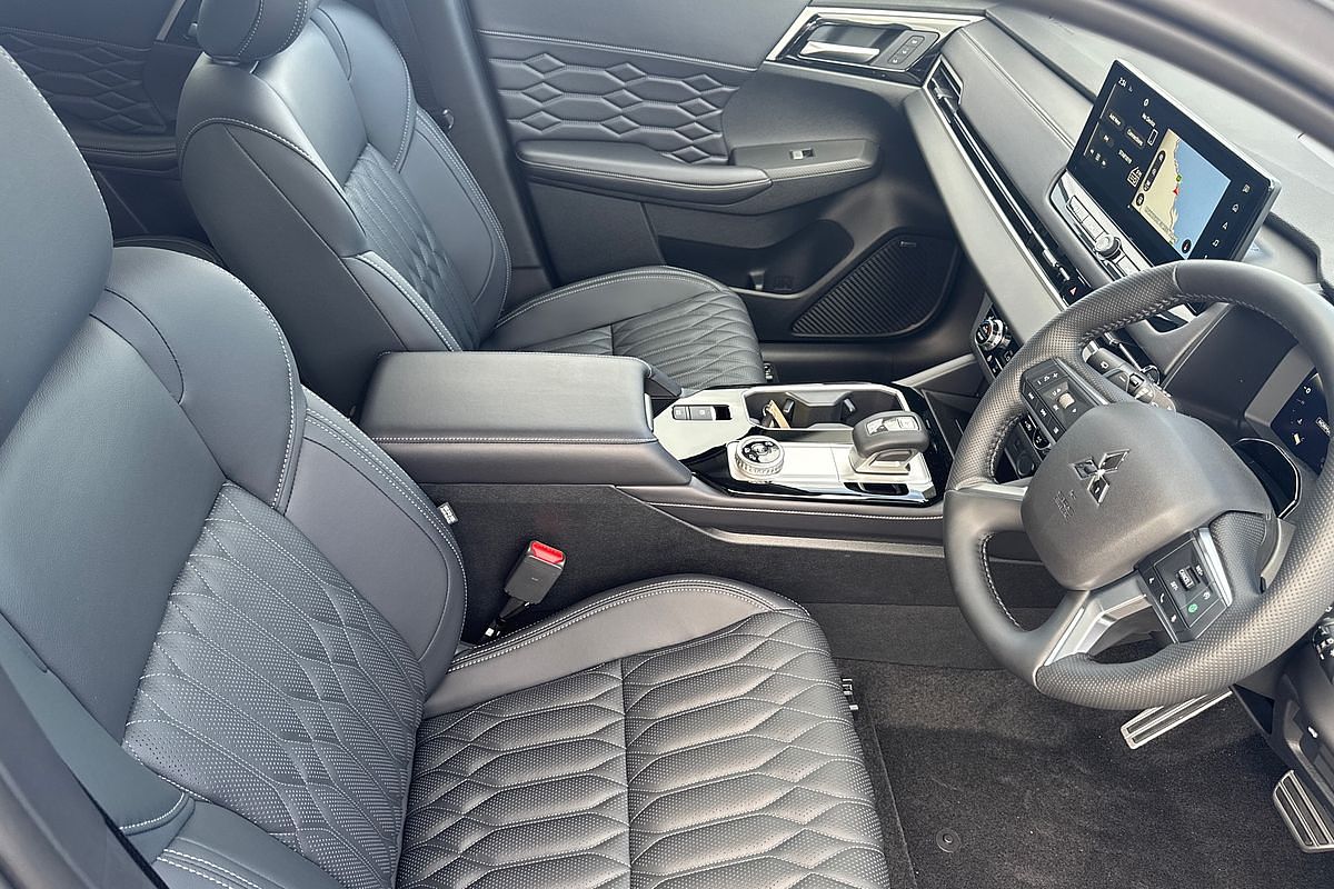 2025 Mitsubishi Outlander Exceed ZM