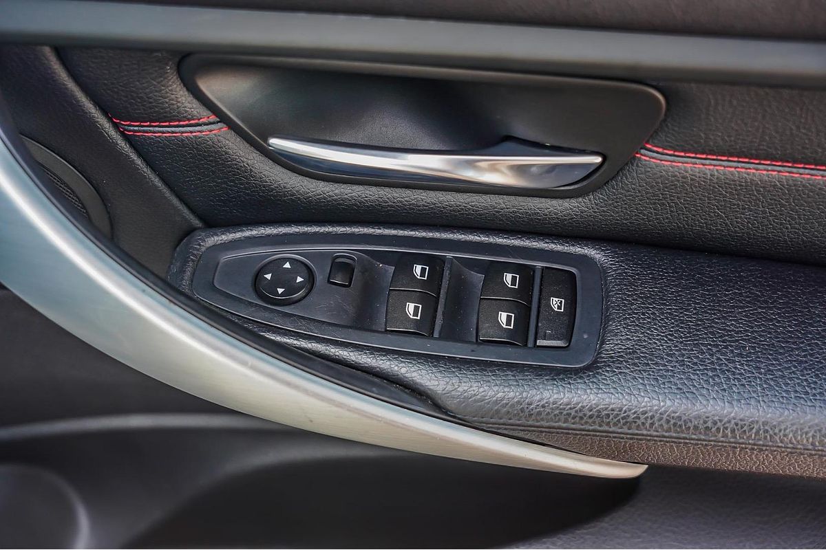 2012 BMW 3 Series 320d F30