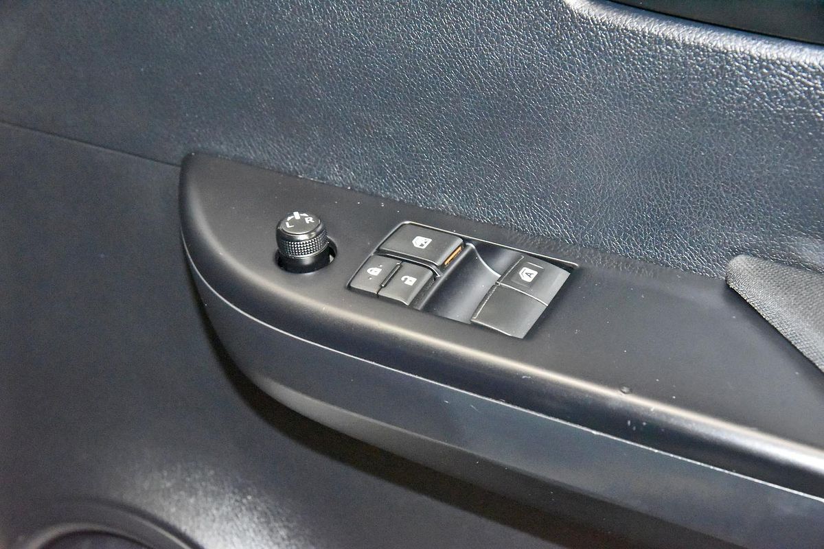 2018 Toyota Hilux SR GUN126R 4X4