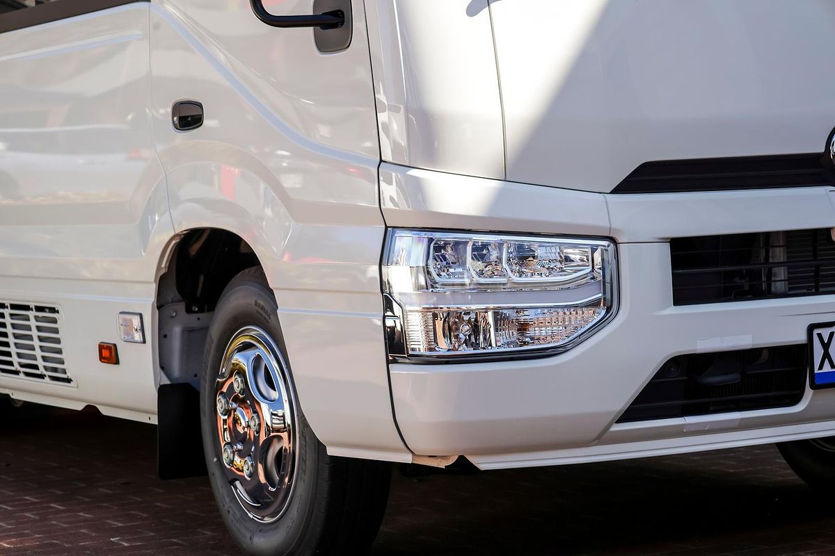 2025 Toyota Coaster GDB70R