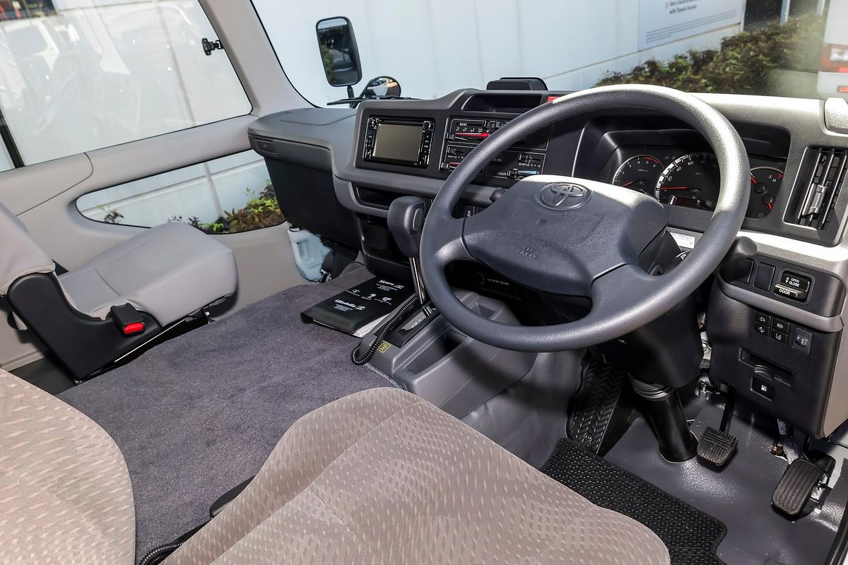 2025 Toyota Coaster GDB70R