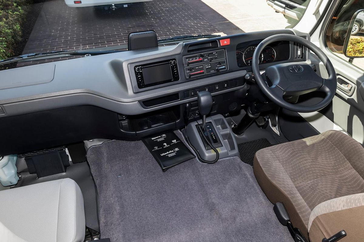 2025 Toyota Coaster GDB70R