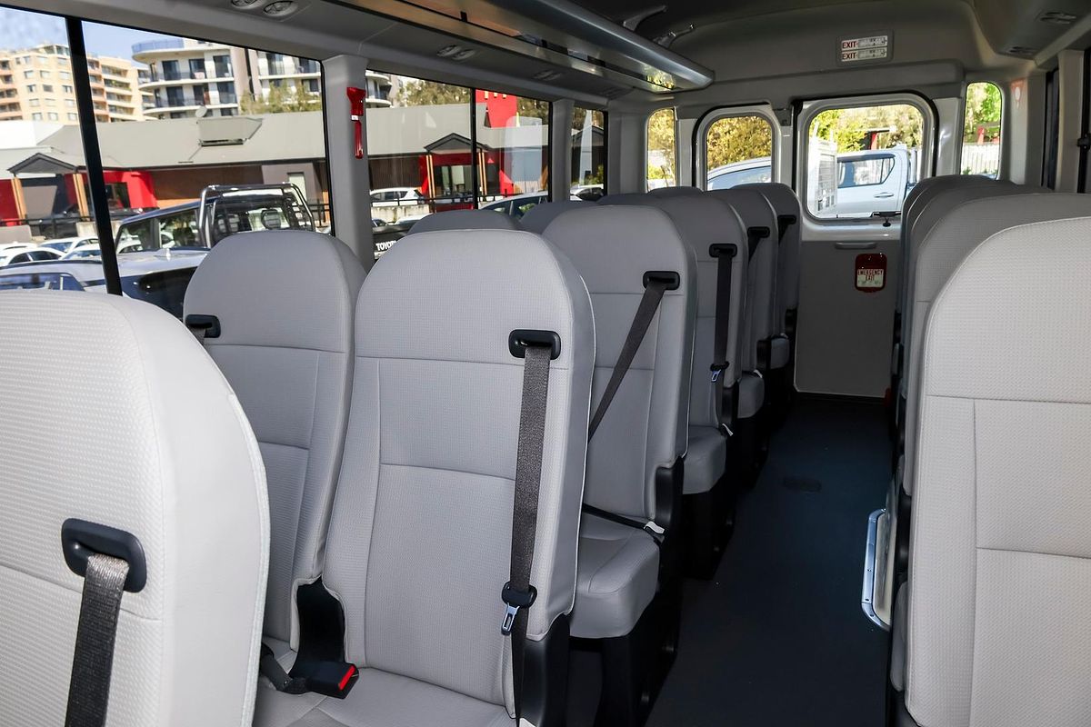 2025 Toyota Coaster GDB70R