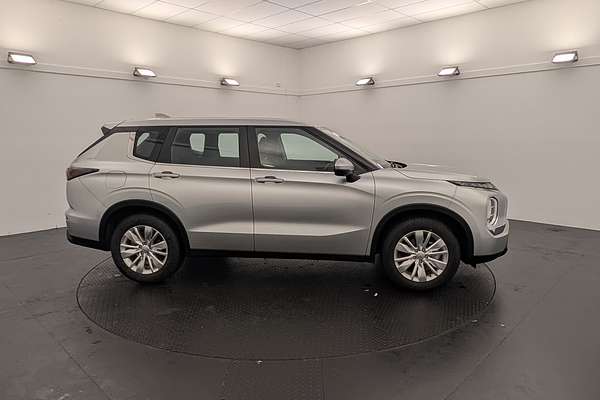 2025 Mitsubishi Outlander ES ZM